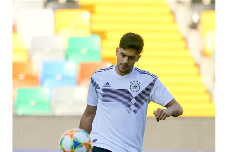 Nadiem Amiri in Aktion. Foto: Cezaro de Luca/Archivbild