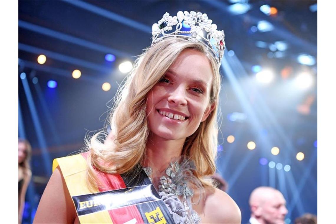 Nadine Berneis aus Stuttgart wird im Europa-Park zur „Miss Germany 2019“ gekürt. Foto: Uli Deck/dpa/Archivbild