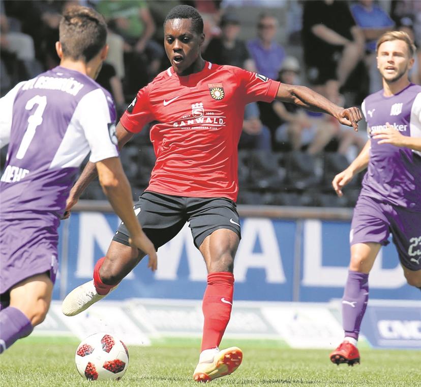 Deutsche U20: Mit Makana Baku in zwei Klassiker Nächste Woche für die deutsche U20 am Ball: Aspachs Makana Baku. Foto: A. Becher