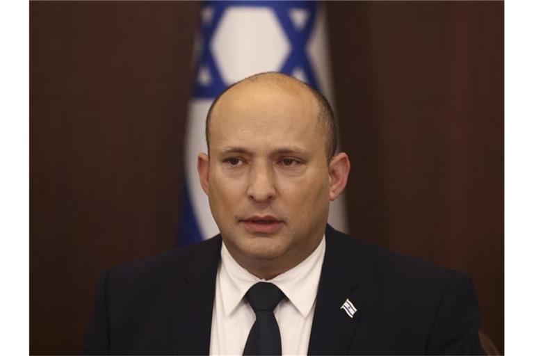 Naftali Bennett, Premierminister von Israel, nimmt an einer Kabinettssitzung im Büro des Premierministers teil. (Archivbild). Foto: Ronen Zvulun/Pool Reuters/AP/dpa