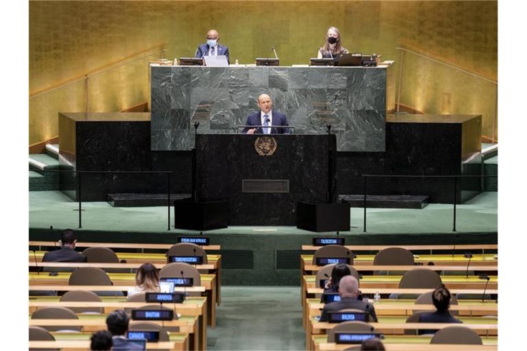 Naftali Bennett, Premierminister von Israel, spricht bei der 76. Sitzung der Generalversammlung der Vereinten Nationen. Foto: John Minchillo/POOL AP/dpa