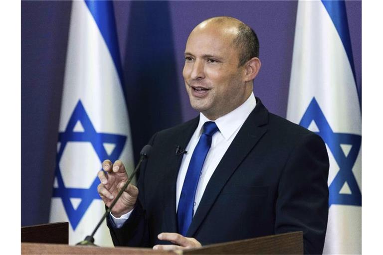 Naftali Bennett wirft Benjamin Netanjahu eine zerstörerische Spaltungspolitik vor. Foto: Yonatan Sindel/Pool Flash 90/AP/dpa