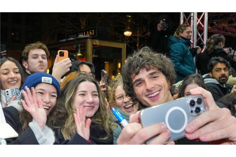 Nahbar, lieb, süüüüß: Schauspieler Jacob Elordi macht auch mal Selfies mit Fans. (Archivbild)