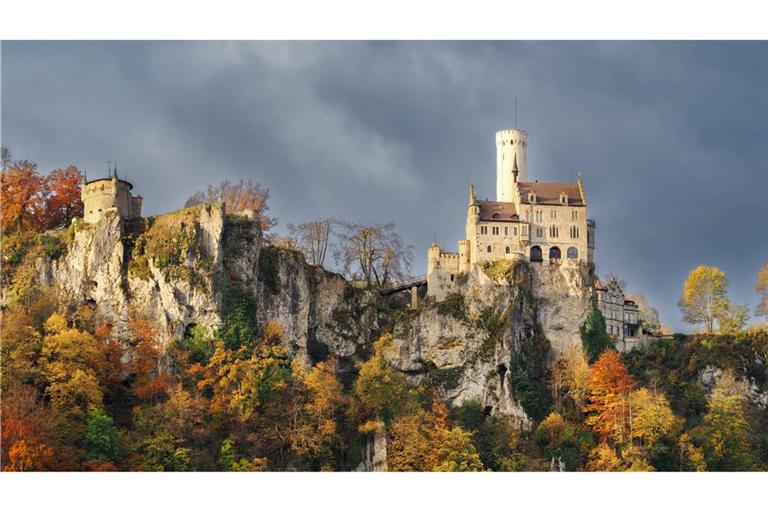 Nahe des Schloss Lichtenstein ist ein E-Bike-Fahrer schwer verunglückt.