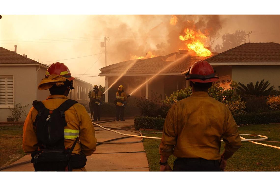 Erneut massiver Brand bei Los Angeles ausgebrochen