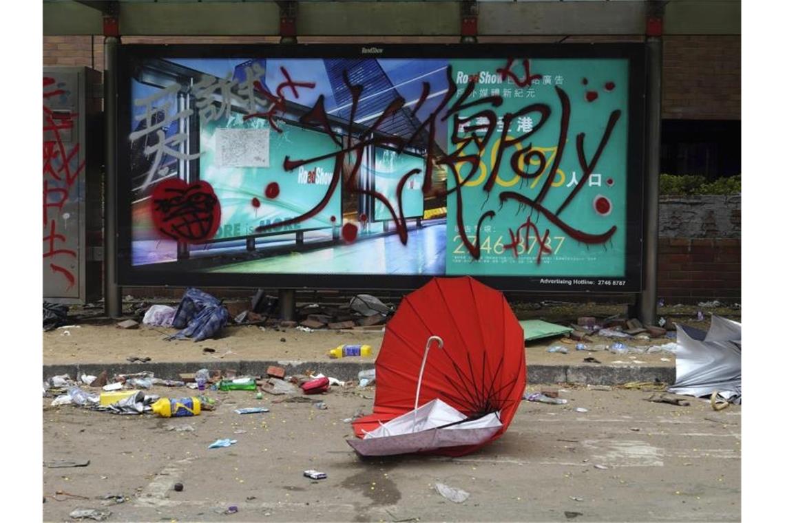 Proteste in Hongkong: Lokalwahlen werden zu Stimmungstest Nahende Lokalwahlen in der von Protesten geschüttelten Millionenmetropole werden zum Stimmungstest. Foto: Vincent Yu/AP/dpa