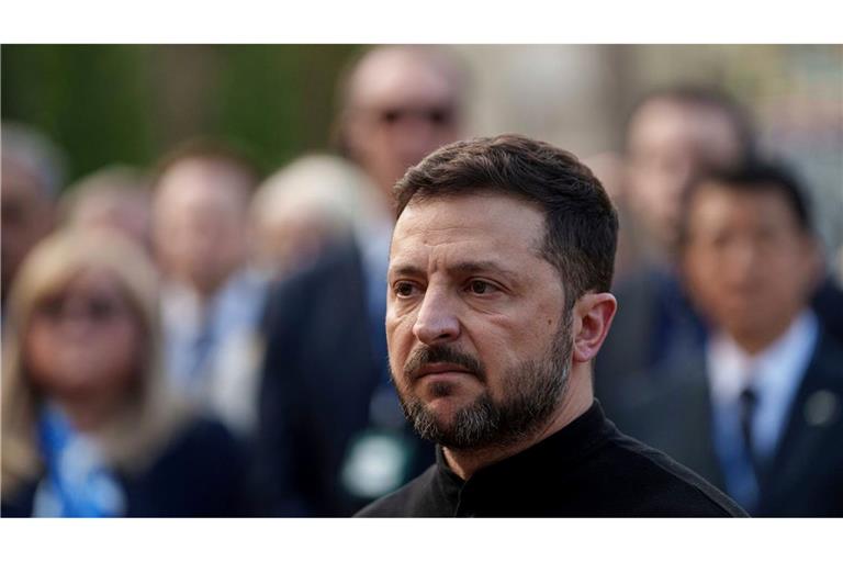 Nahezu täglich muss der ukrainische Präsident Wolodymyr Selenskyj an neue Opfer von russischen Angriffen erinnern. (Archivbild)