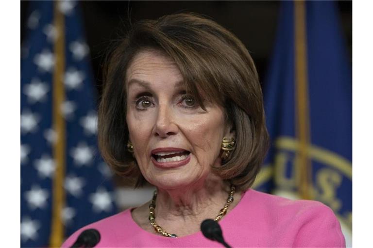 Nancy Pelosi sagte, dass sich ihre Fraktion in der Frage einig sei, momentan kein Amtsenthebungsverfahren gegen Trump einzuleiten. Foto: J. Scott Applewhite/AP