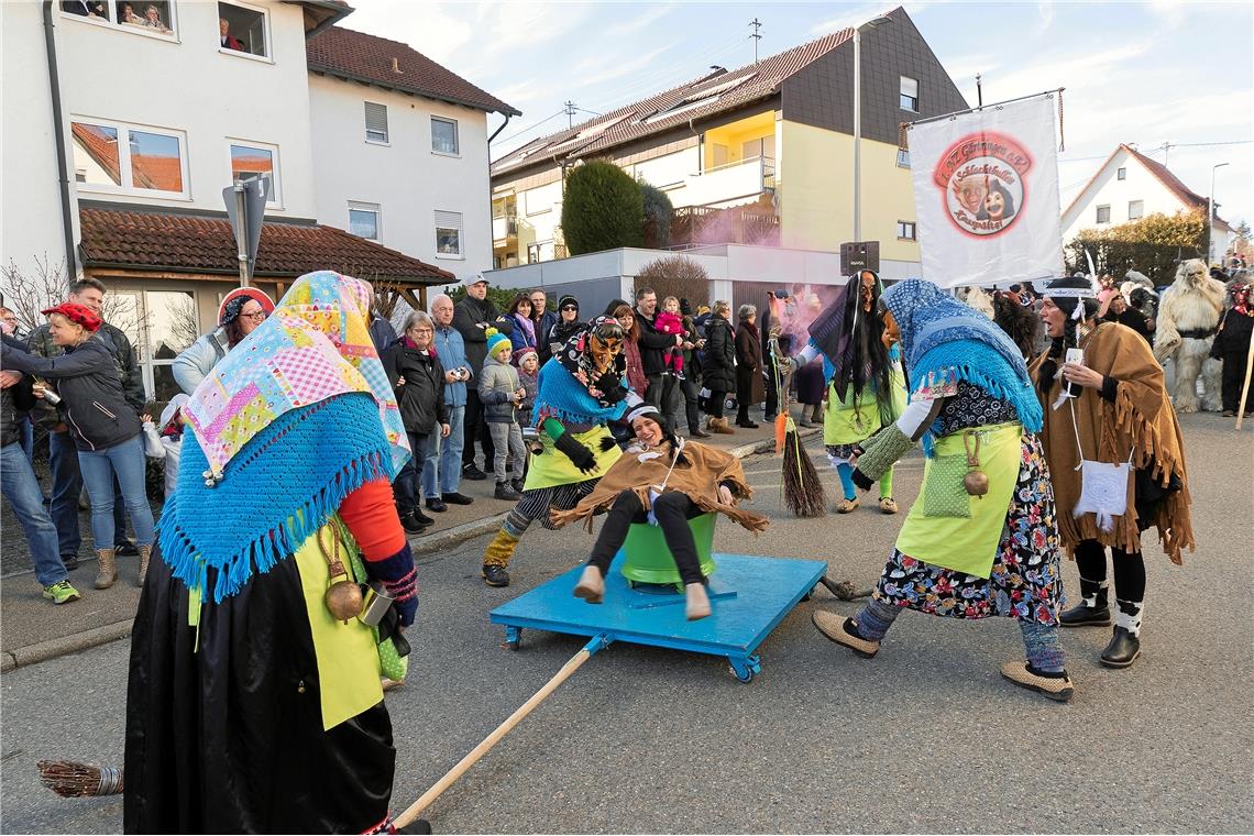 Narrensprung in der Ortsmitte von Althütte.