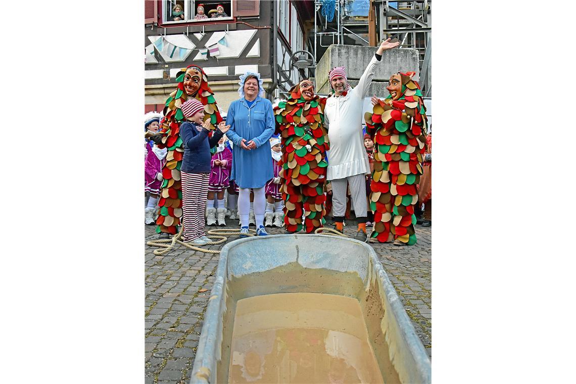 Narrentaufe. Die Täuflinge Bettina Koch, David Heidebrecht, Leonie Heidebrecht (...