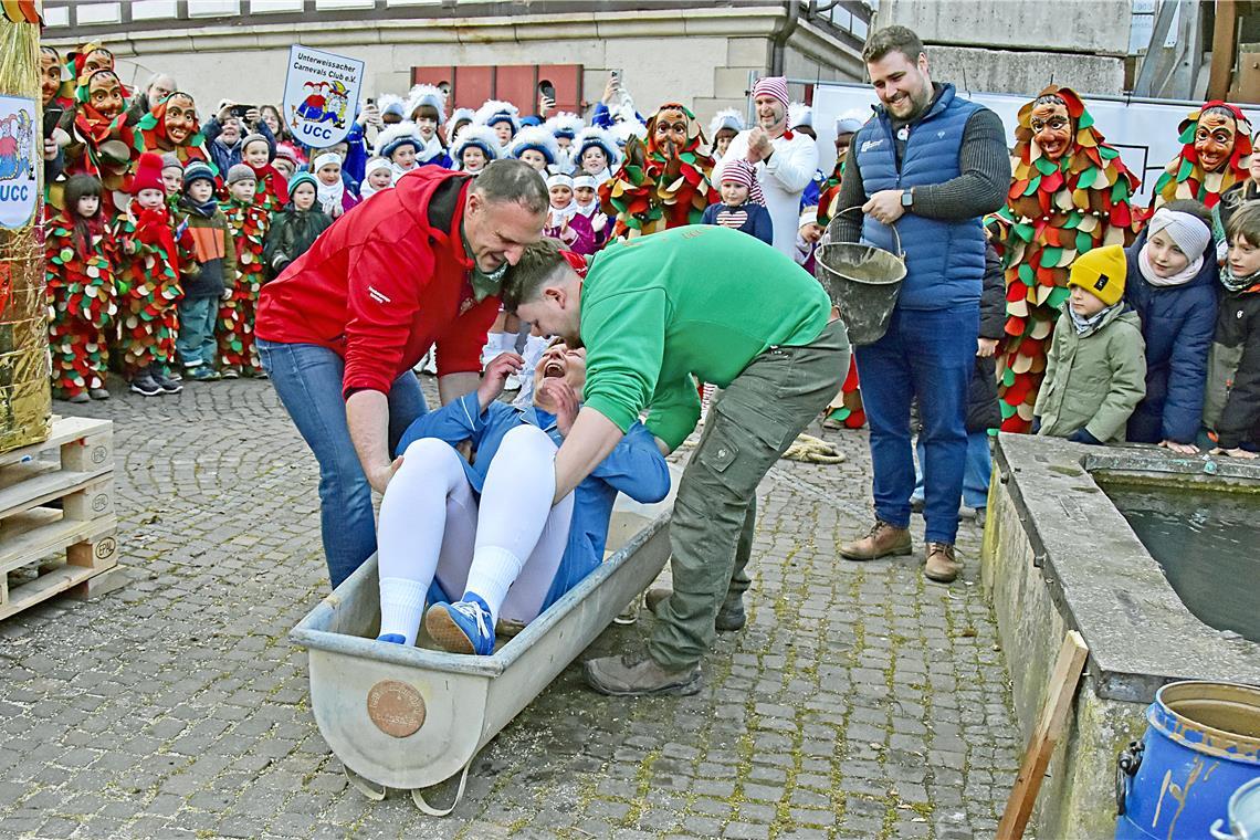Narrentaufe von Bettina Koch. Rathaussturm und Narrentaufe in Unterweissach. Sch...