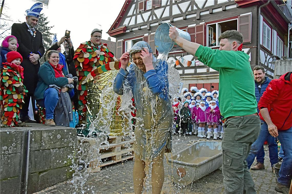 Narrentaufe von Bettina Koch. Rathaussturm und Narrentaufe in Unterweissach. Sch...