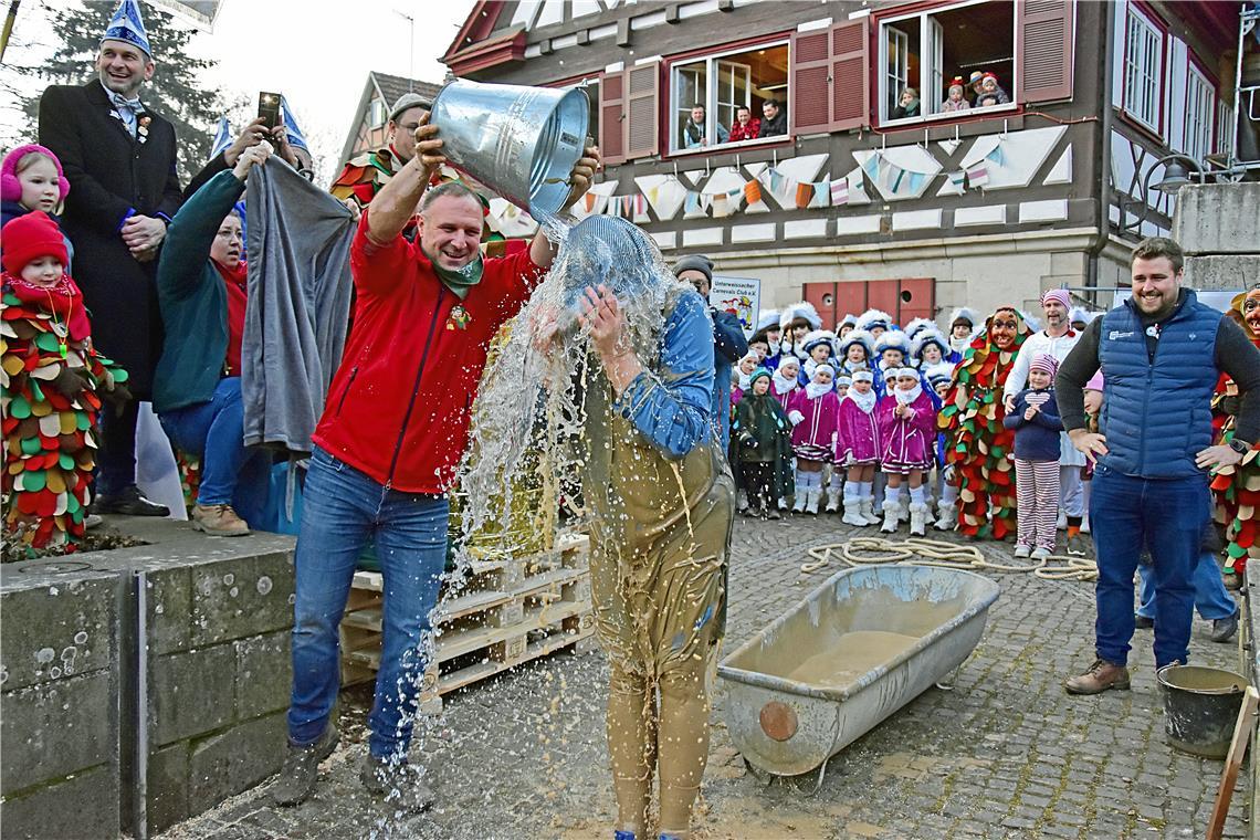 Narrentaufe von Bettina Koch. Rathaussturm und Narrentaufe in Unterweissach. Sch...