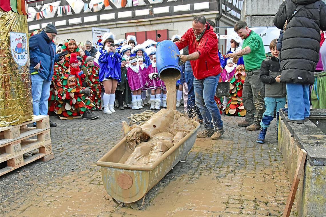 Narrentaufe von David Heidebrecht.  Rathaussturm und Narrentaufe in Unterweissac...
