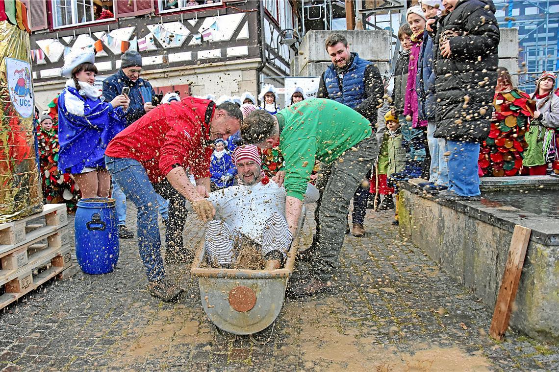 Narrentaufe von David Heidebrecht.  Rathaussturm und Narrentaufe in Unterweissac...