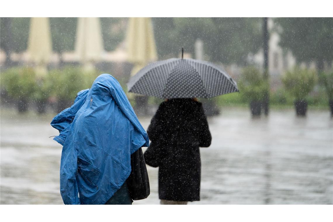 Nass und mit Temperaturen unter 25 Grad geht der Juli in Deutschland zu Ende.