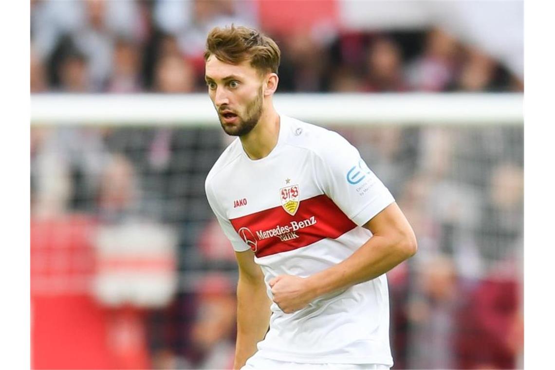 Nathaniel Phillips vom VfB Stuttgart in Aktion. Foto: Tom Weller/dpa/Archiv