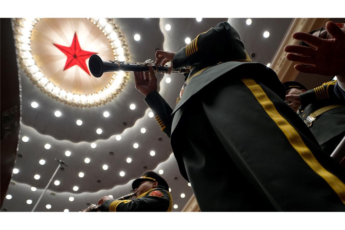 Bilder des Tages Nationaler Volkskongress in China: Mitglieder der chinesischen Militärkapelle proben vor der Abschlusszeremonie.