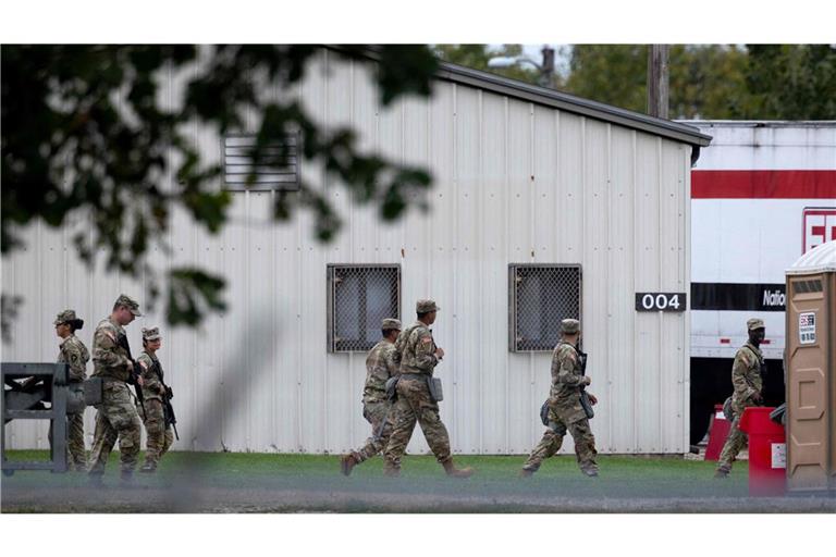 Nationalgardisten aus Texas sind für einen Einsatz in Chicago im US-Bundesstaat Illinois eingetroffen.