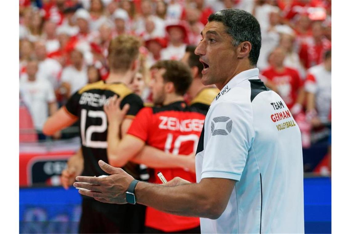 Nationaltrainer Andrea Giani bekam mit dem DVV-Team durch Weltmeister Polen seine Grenzen aufgezeigt. Foto: Vdb/Ronald Hoogendoorn/CEV