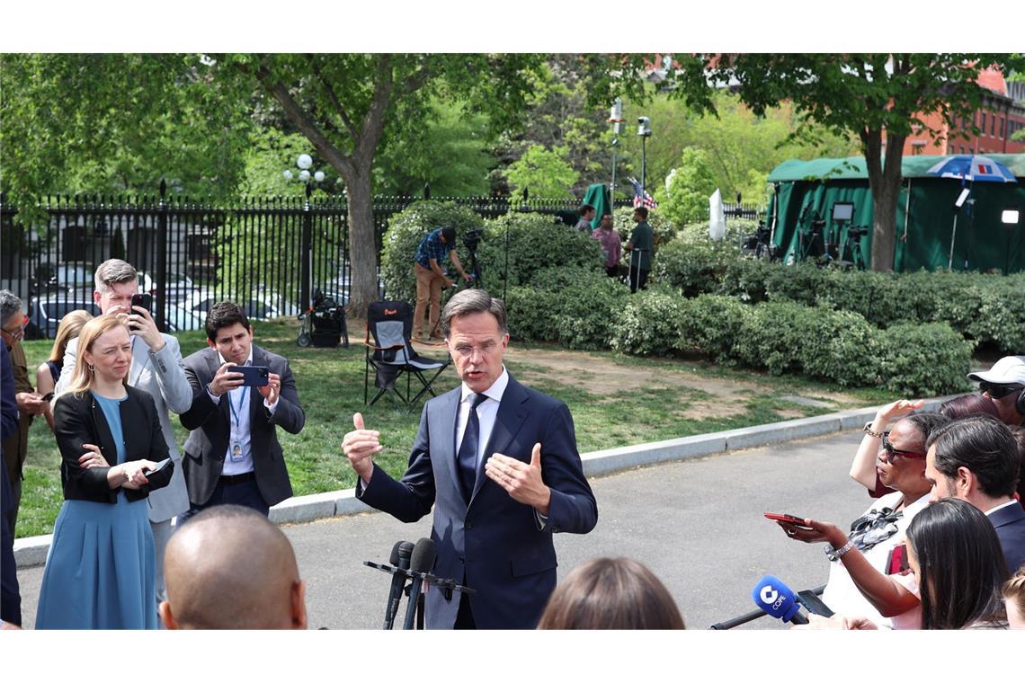 Nato-Generalsekretär: Russland ist langfristige Bedrohung Nato-Chef Rutte äußerte sich nach einem Treffen mit US-Präsident Trump in Washington.