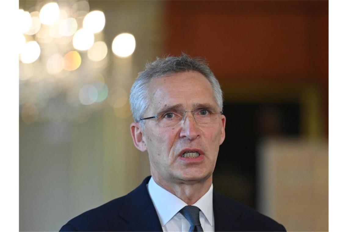 Nato-Generalsekretär Jens Stoltenberg sagt, die Alliierten seien über die engere Zusammenarbeit zwischen Moskau und Minsk in den vergangenen Monaten ernsthaft besorgt. Foto: Justin Tallis/PA Wire/dpa