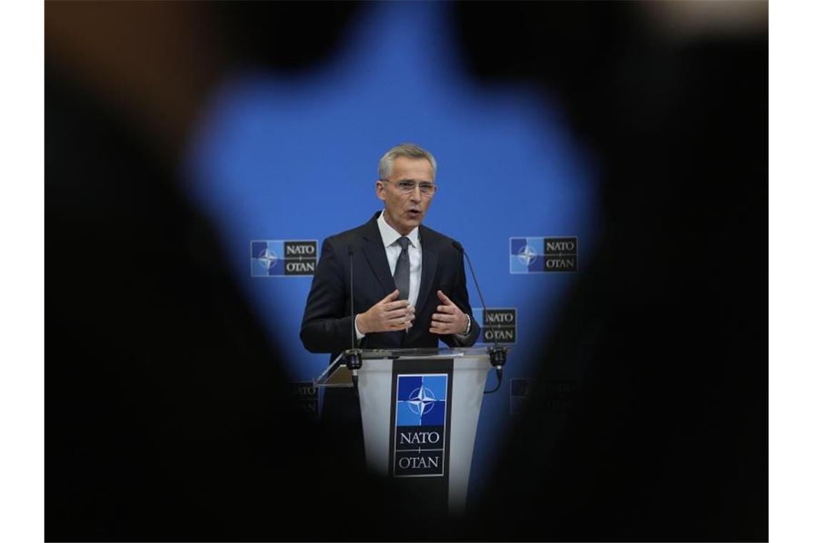 Lambrecht: Werden Nato-Ostflanke verstärken Nato-Generalsekretär Jens Stoltenberg spricht bei einer Pressekonferenz im Nato-Hauptquartier in Brüssel. Foto: Virginia Mayo/AP/dpa