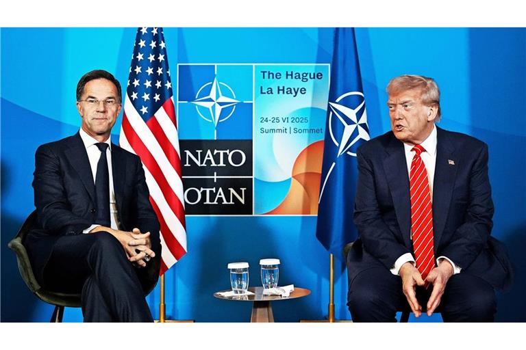 Nato-Generalsekretär Mark Rutte (li.) mit US-Präsident Donald Trump beim Bündnis-Gipfel in Den Haag im Juni 2025