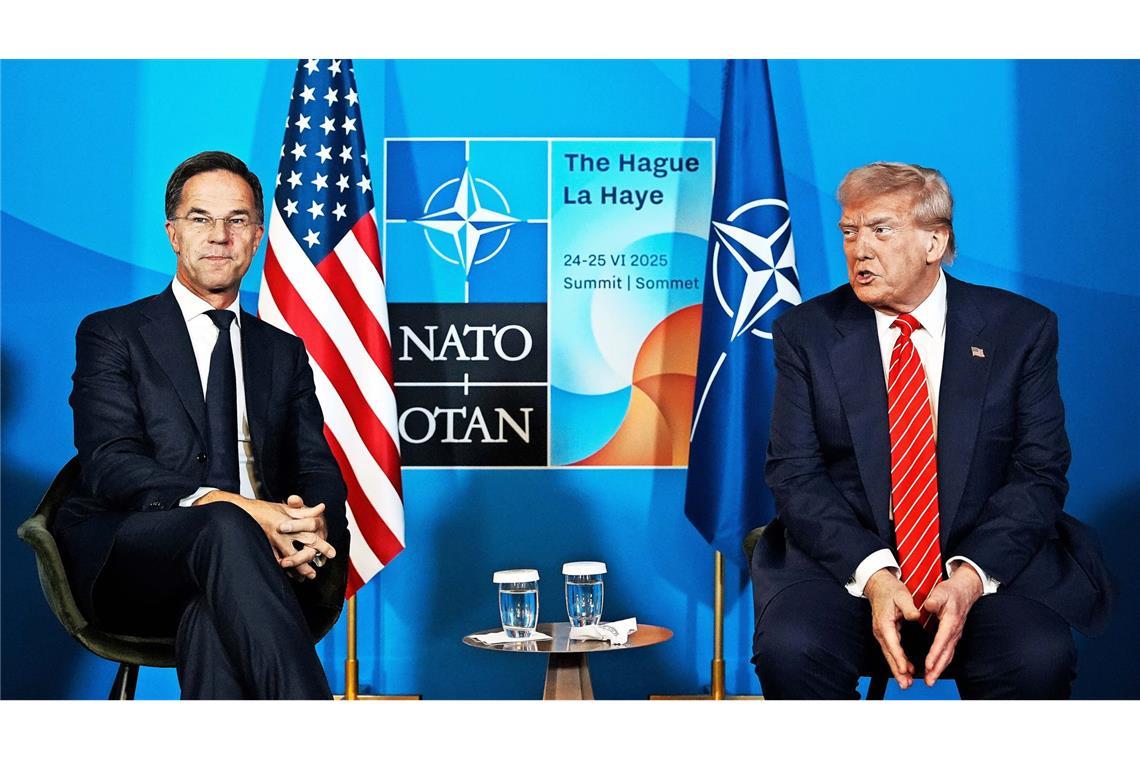 Nato-Generalsekretär Mark Rutte (li.) mit US-Präsident Donald Trump beim Bündnis-Gipfel in Den Haag im Juni 2025