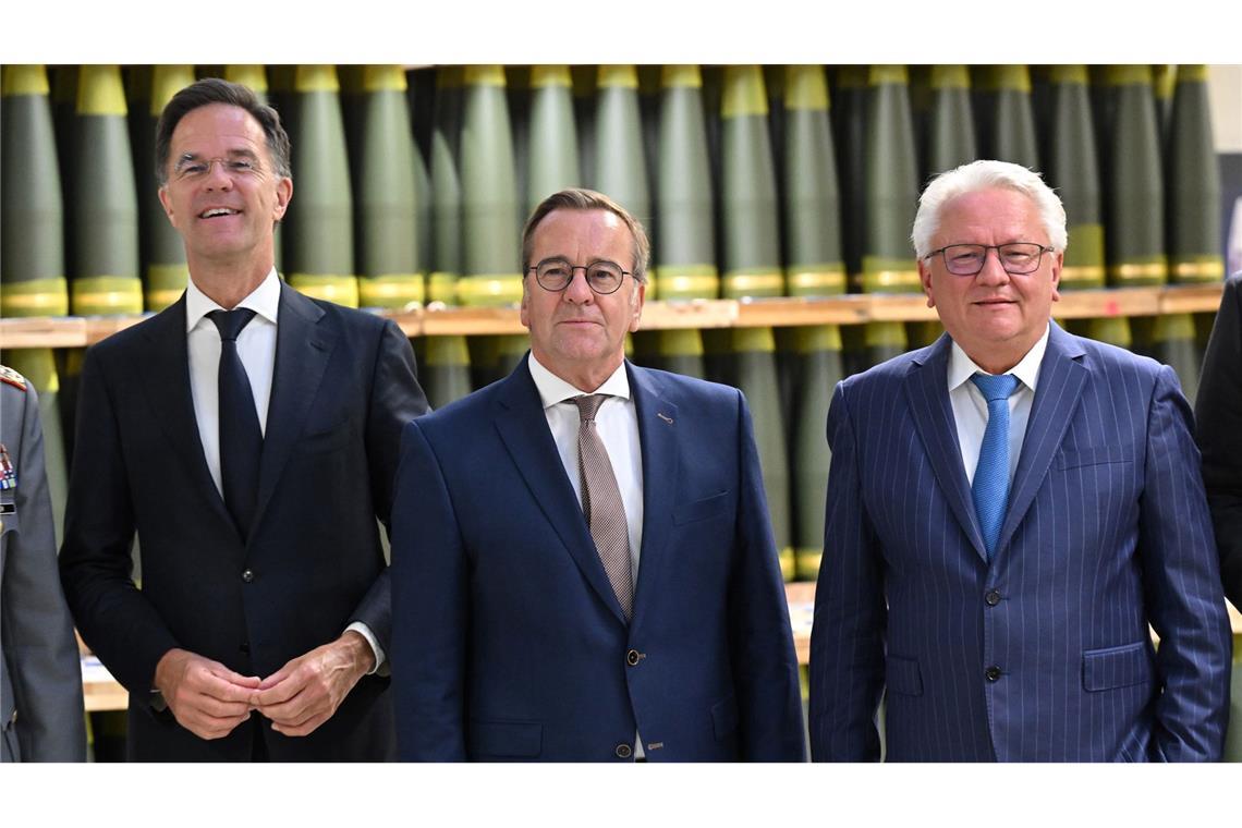 Neues Rheinmetall-Munitionswerk eröffnet - Lob aus Politik Nato-Generalsekretär Mark Rutte, Verteidigungsminister Boris Pistorius und Rheinmetall-Chef Armin Papperger.