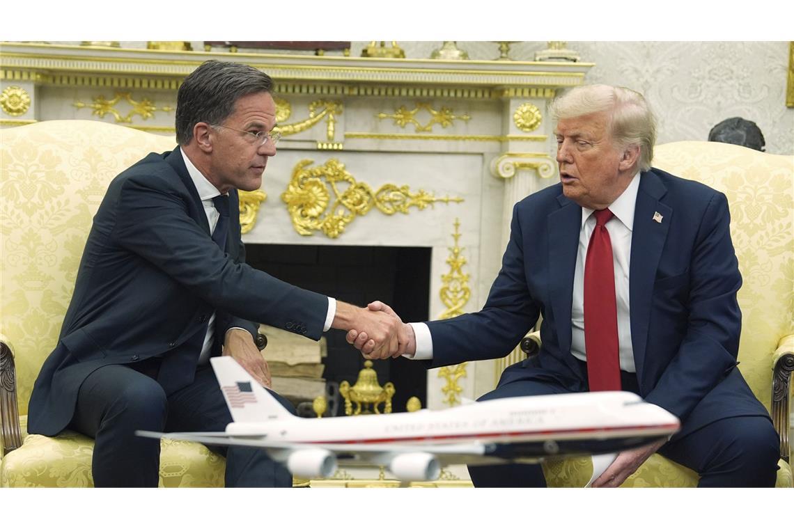 Rutte und Trump kündigen „massive“ Waffenlieferungen für die Ukraine an Nato-Generalsekretär Rutte und US-Präsident Trump am Montag in Washington.