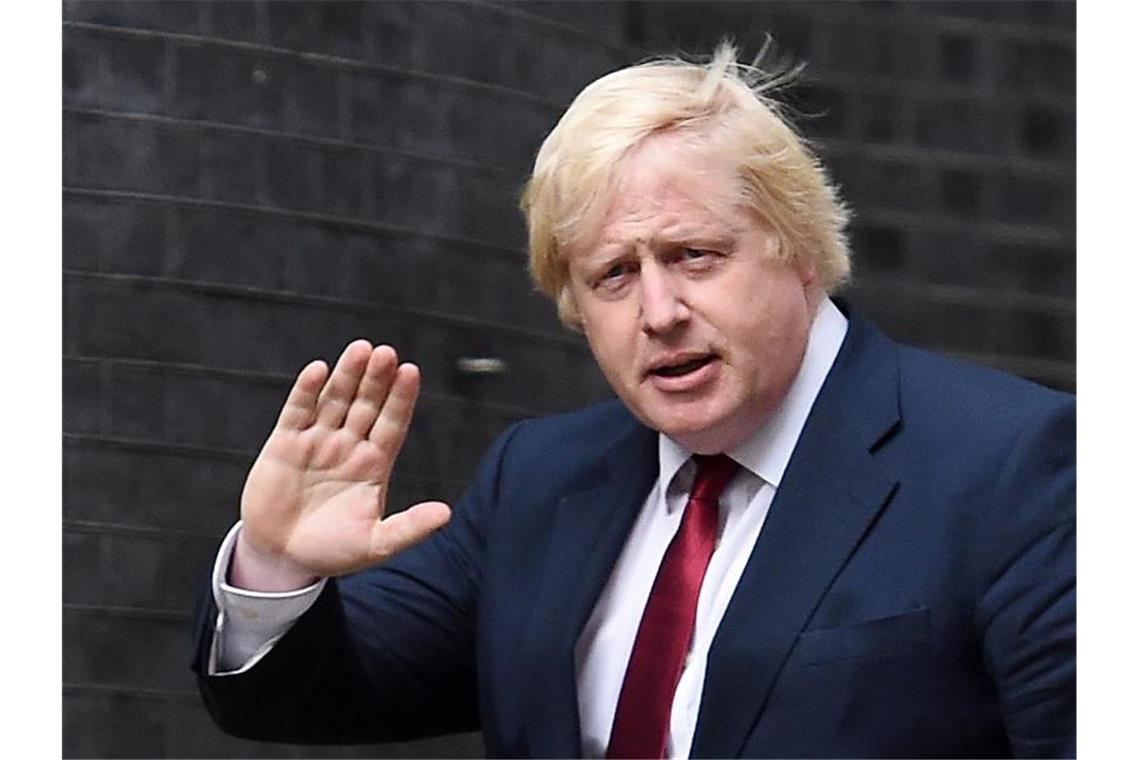 May wendet Revolte ab - Boris Johnson will Parteichef werden „Natürlich werde ich mich bewerben“, sagte Johnson auf die Frage, ob er bei einem Rücktritt Mays für das Amt des Parteichefs kandidiere. Foto: Andy Rain/EPA