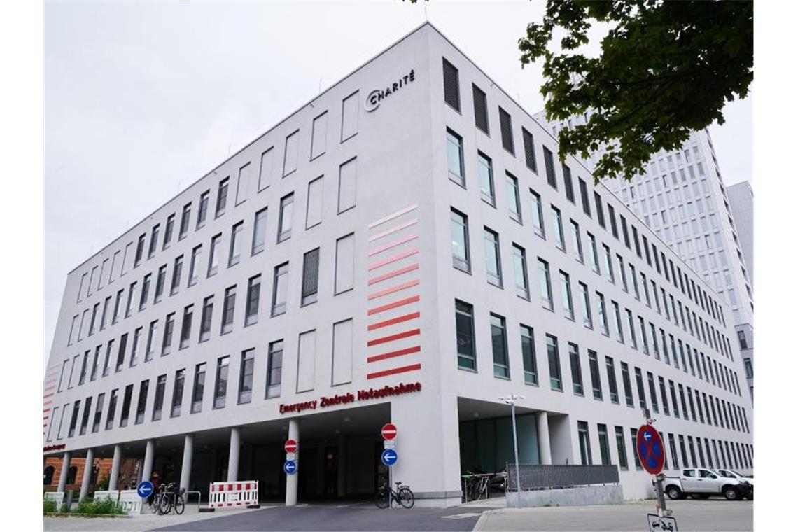 Fall Nawalny: Moskau kritisiert Berlin Nawalny war am 20. August auf einem Flug in Russland ins Koma gefallen und später auf Drängen seiner Familie in die Berliner Charité verlegt worden. Foto: Annette Riedl/dpa