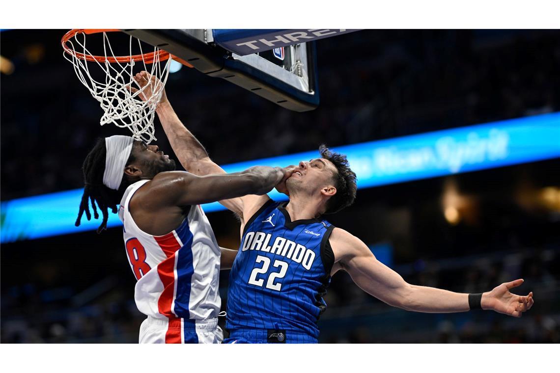 Bilder des Tages NBA: Franz Wagner spektakulär gefoult beim Dunk gegen Detroit