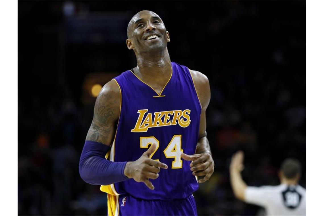 „Ruhe in Frieden“: Nowitzki und Sport-Welt trauern um Bryant NBA-Legende Bryant spielte seine gesamte Karriere für die Los Angeles Lakers. Foto: Matt Slocum/AP/dpa