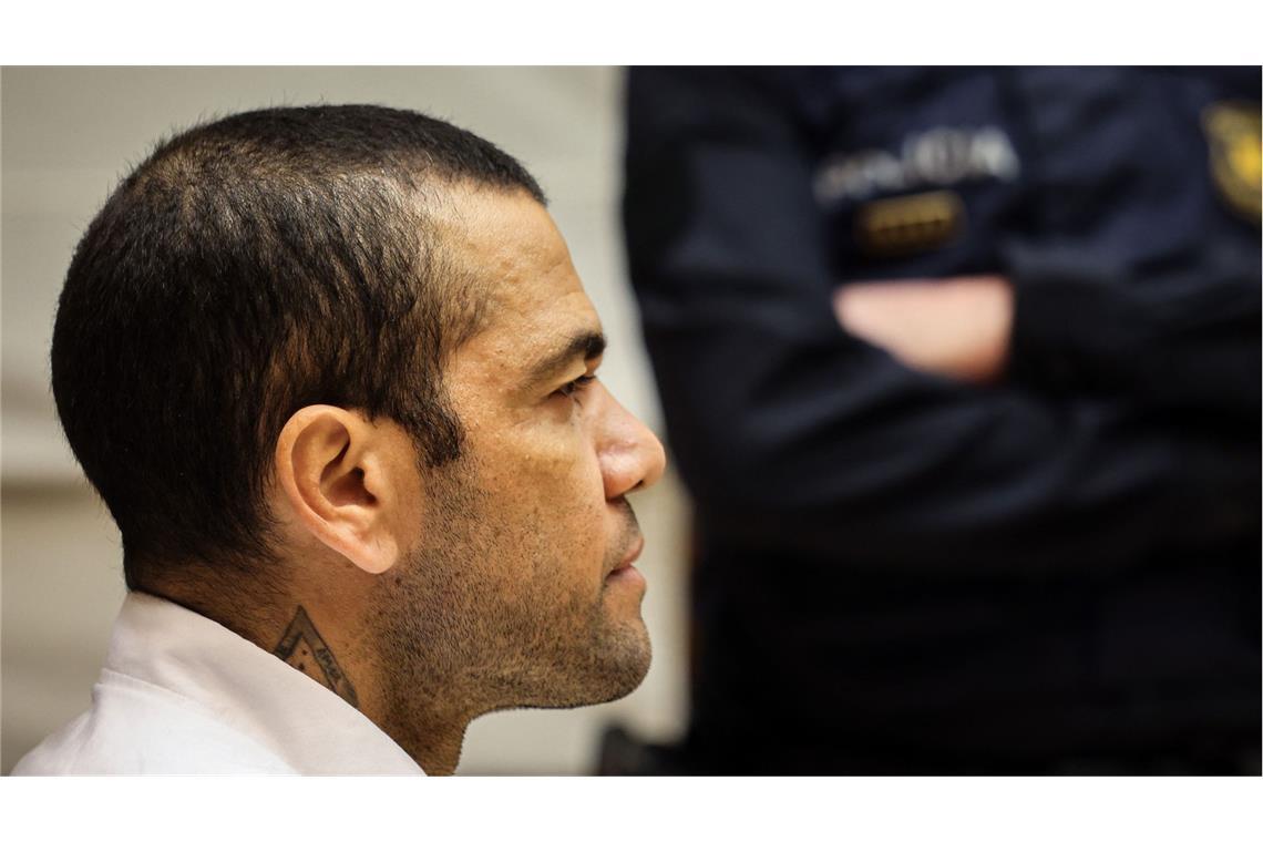 Kaution gezahlt: Fußballstar Alves darf Gefängnis verlassen