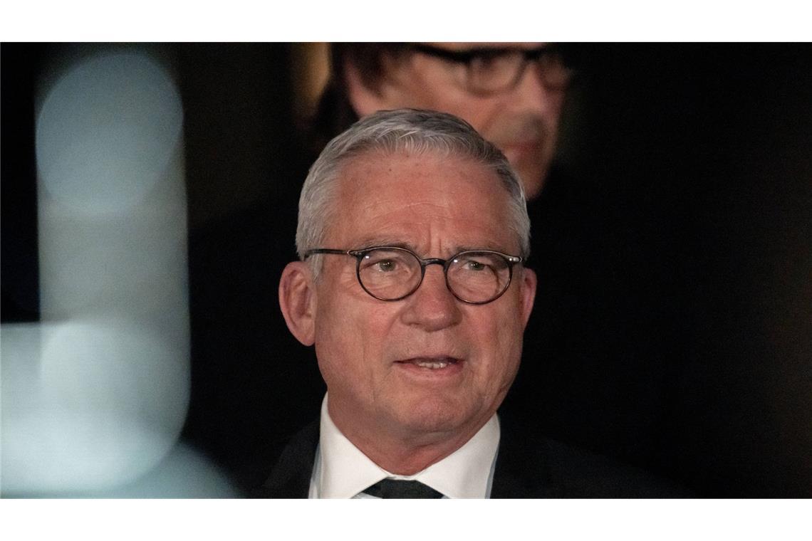 Landesinnenminister auf dem Weg zum Zugunglück 