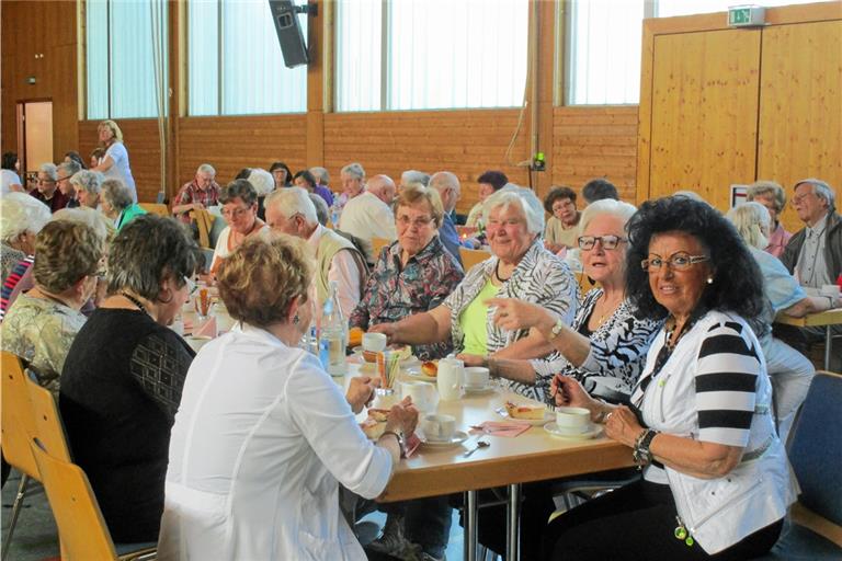 Neben Ausflügen und Festen gibt es regelmäßig Seniorennachmittage mit Kaffee und Kuchen. Fotos: privat