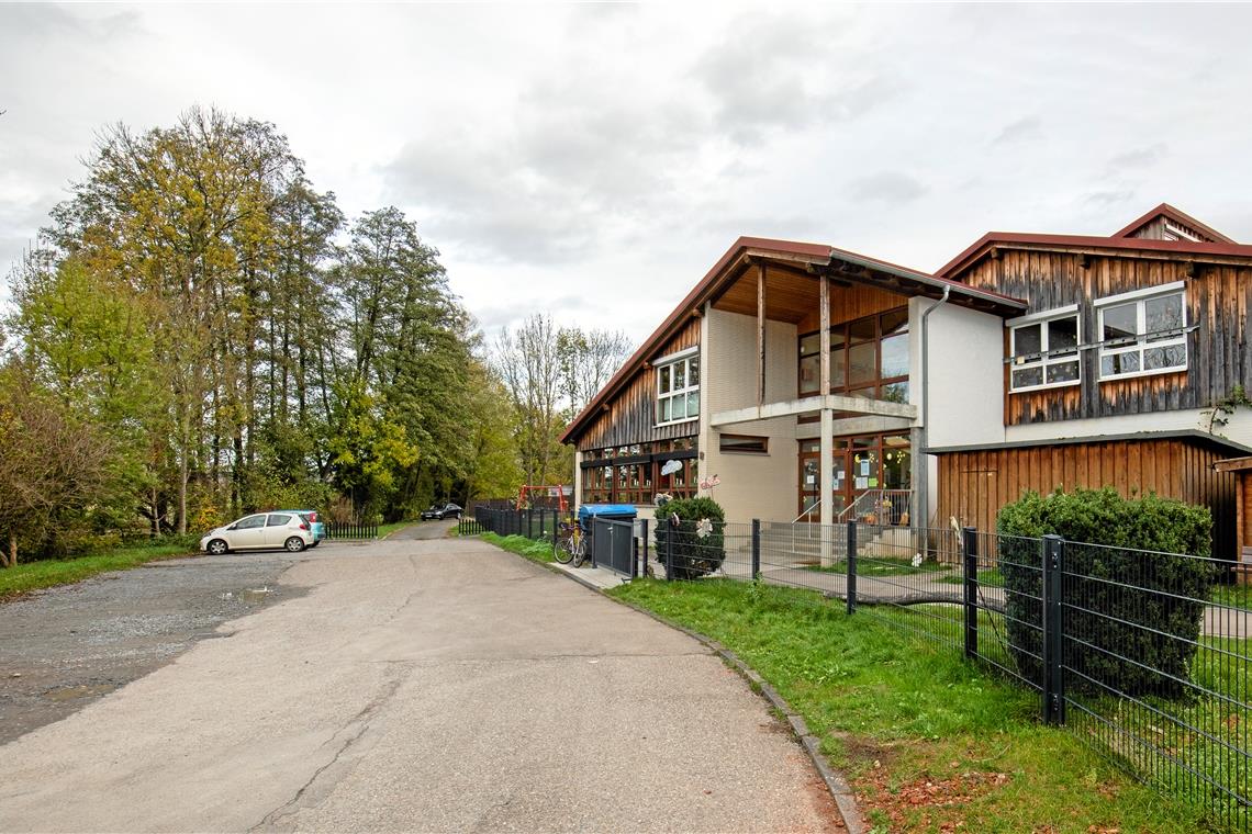 Neben dem Kindergarten Im Wiesental 18 in Allmersbach werden Container zu stehen kommen, mit denen der gestiegene Bedarf im Bereich Kinderbetreuung abgedeckt wird. Foto: A. Becher