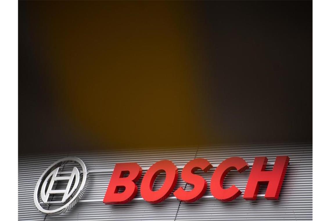 Neben den bereits zuvor bekanntgewordenen Personalkürzungen an drei Standorten in Baden-Württemberg streicht Autozulieferer Bosch auch Stellen in Bremen. Foto: Sebastian Gollnow/dpa