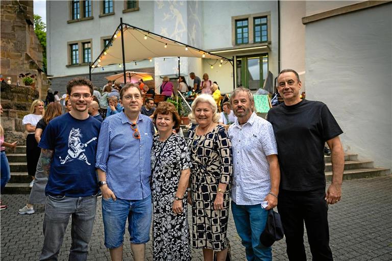 Neben der neuen Chelmsforder Bürgermeisterin Janette Potter (dritte von rechts) ist in diesem Jahr auch eine Band angereist, die heute Abend im Biegel spielt. Foto: Alexander Becher