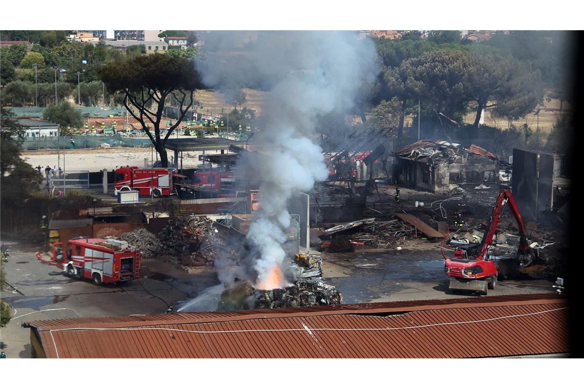 Explosion an Tankstelle in Rom - Mehrere Verletzte Neben der Tankstelle befindet sich ein Sportzentrum mit einem Tennisplatz, das durch die Explosion schwer beschädigt wurde.