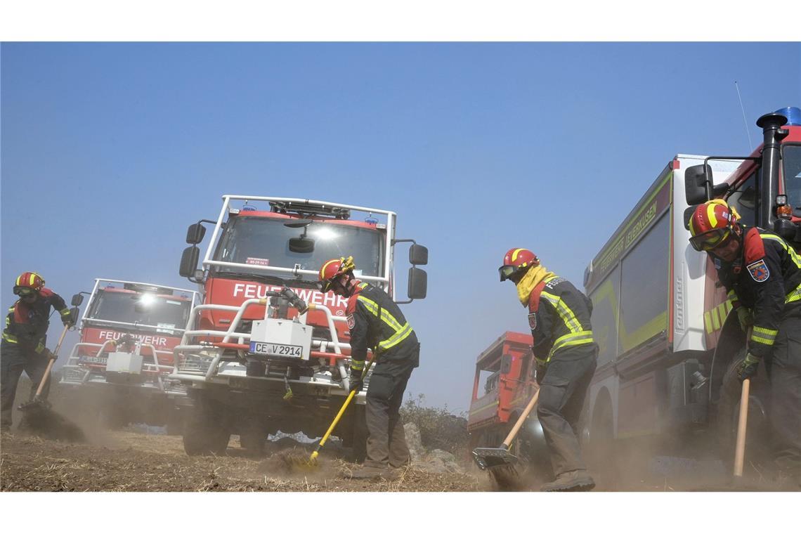 Bereits vier Tote bei Waldbränden in Portugal Neben Kollegen aus anderen europäischen Ländern sind auch 67 Feuerwehrleute mit ihren Fahrzeugen aus Niedersachsen und Nordrhein-Westfalen in Spanien im Einsatz.
