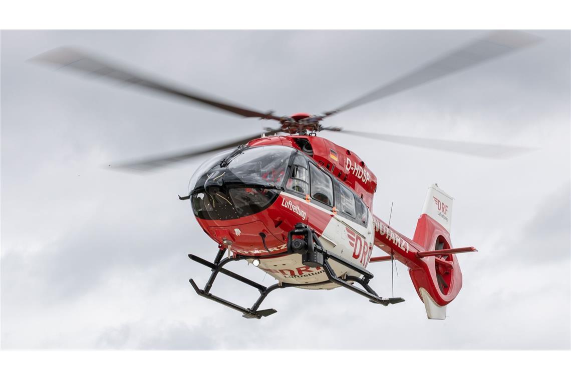 Neben mehreren Rettungswagen war auch ein Hubschrauber im Einsatz. (Symbolbild)