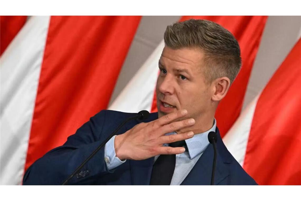 Negativbeispiel Ungarn: der künftige Regierungschef Peter Magyar sah sich im Sender M1 über Jahre diffamiert, „morgens, mittags und abends“.