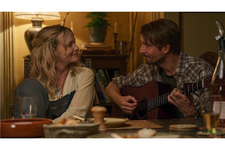 Nell Mortimer (Carey Mulligan) und Herb McGwyer (Tom Basden) treffen unerwarteterweise aufeinander für ein Band-Revival.