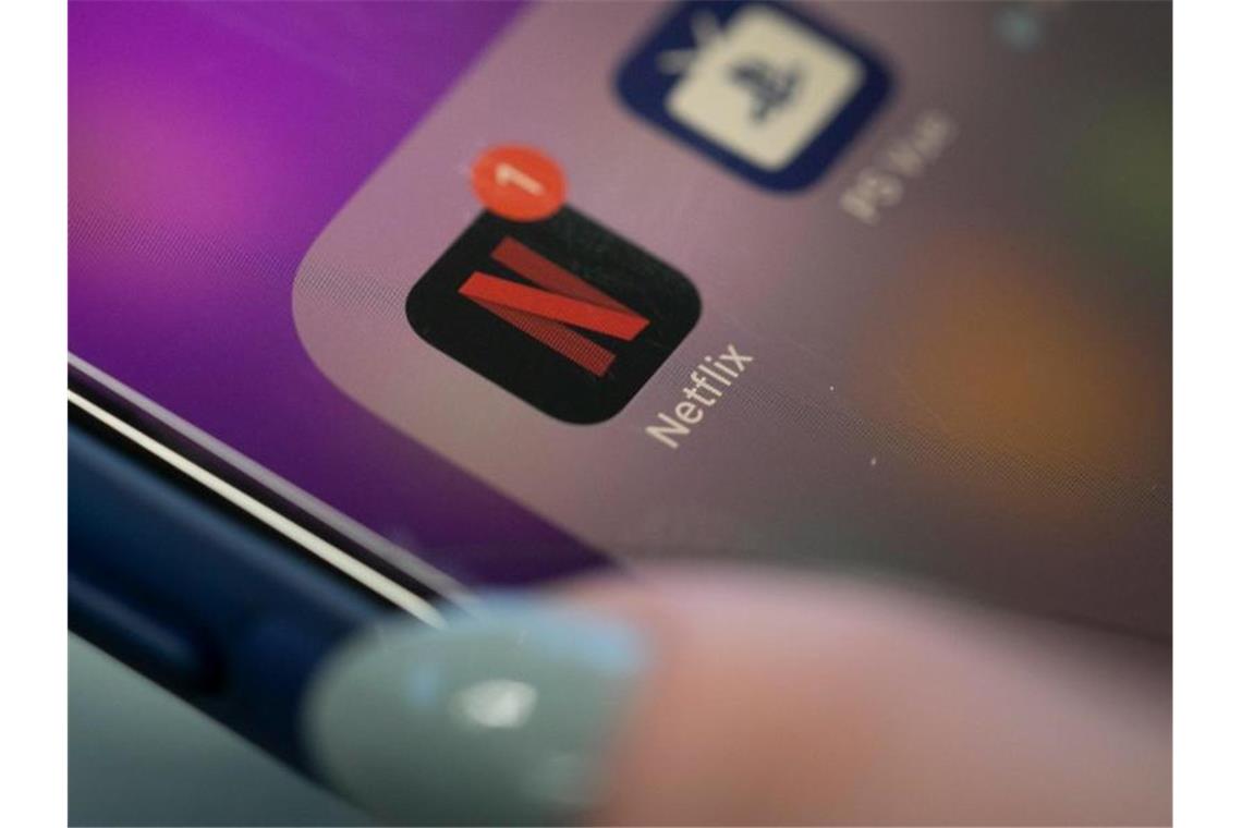 Netflix schockiert Anleger mit düsteren Geschäftsprognosen Netflix hat am 20.01.2022 Zahlen für das 4. Quartal bekannt gegeben. Foto: Jenny Kane/AP/dpa