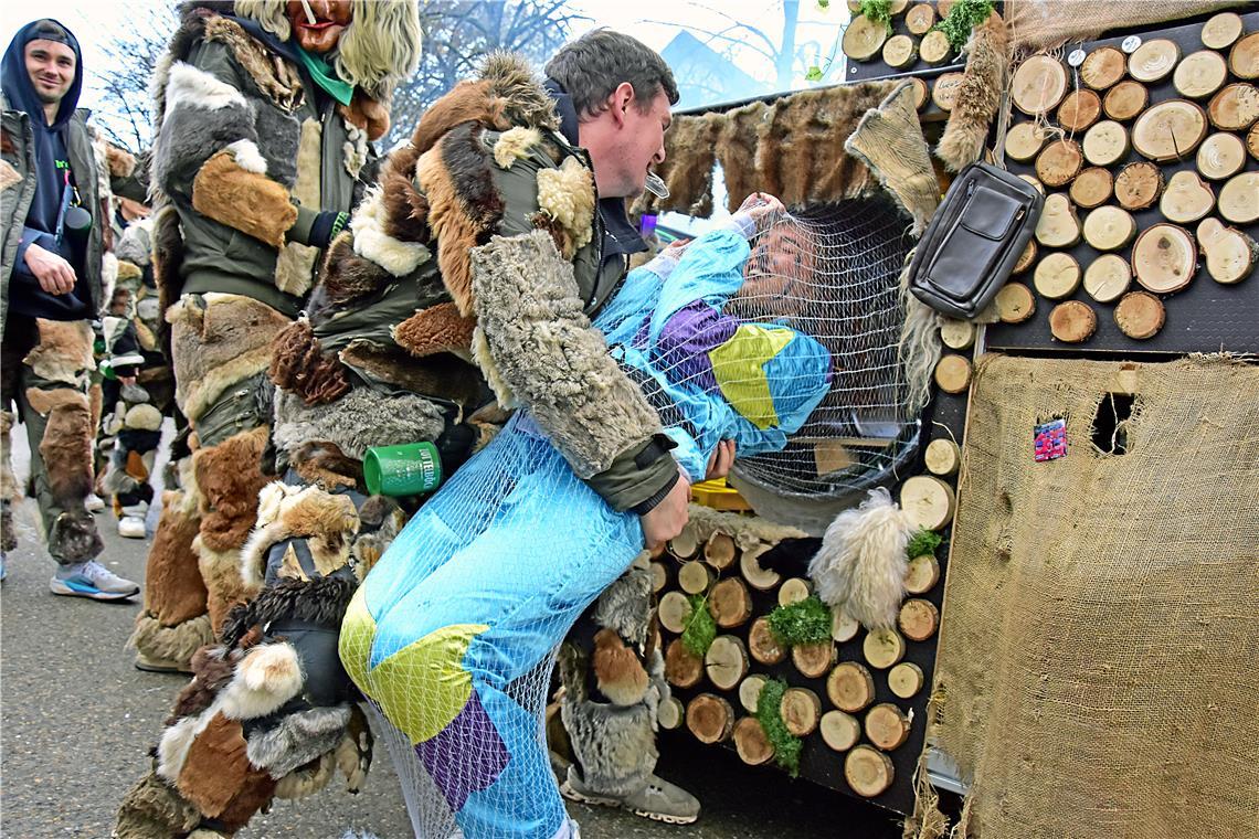 Netzfang von den Zottelböck aus Tiefenbronn. Faschingsumzug in Althütte. SK