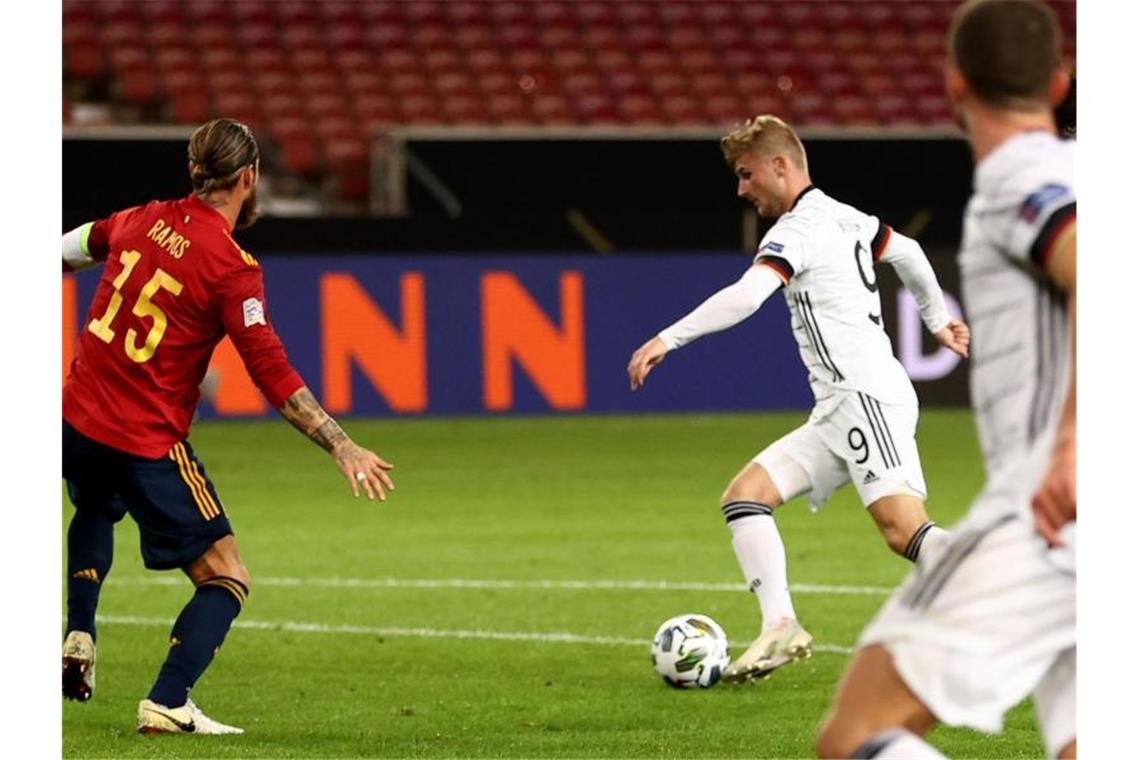 Bitteres Remis gegen Spanien - Werner-Tor reicht nicht Neu-Chelsea-Profi Timo Werner (M) brachte die DFB-Elf mit seinem Tor auf die Siegerstraße. Foto: Christian Charisius/dpa