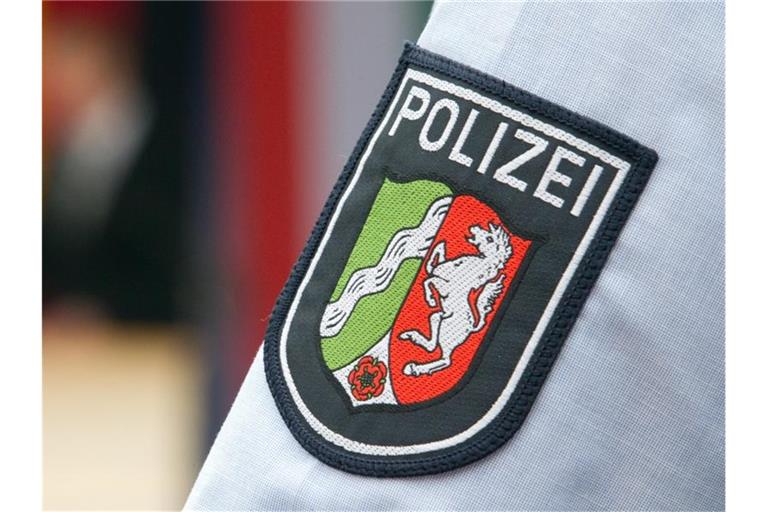 Neue Durchsuchungen bei der nordrhein-westfälischen Polizei: Es geht um neun weitere Beschuldigte, auf die man im Zuge der Ermittlungen um rechtsextreme WhatsApp-Chats gestoßen sei, hieß es. Foto: Friso Gentsch/dpa